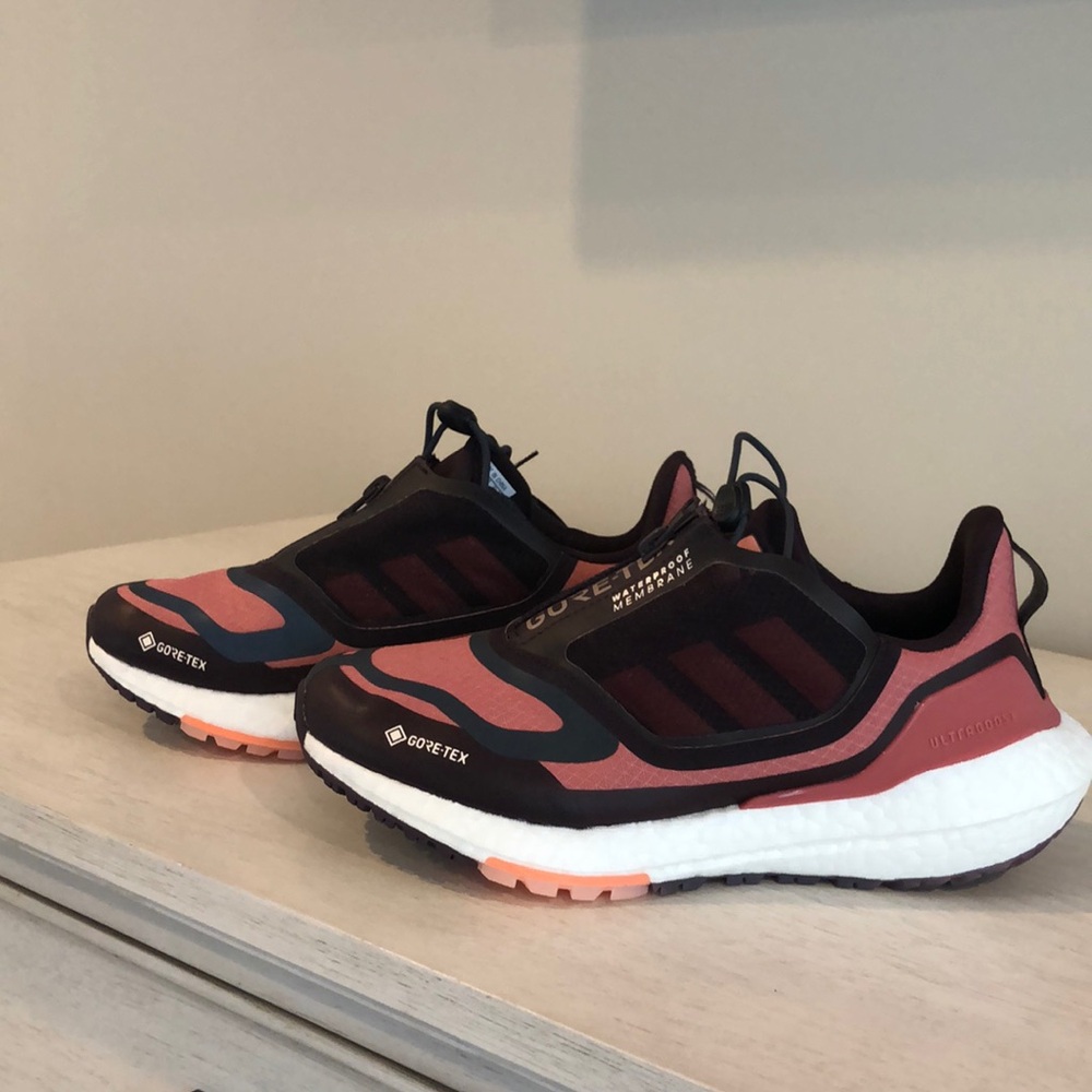 New Adidas Gore-Tex Running Shoes 22GTX - Black and Salmon